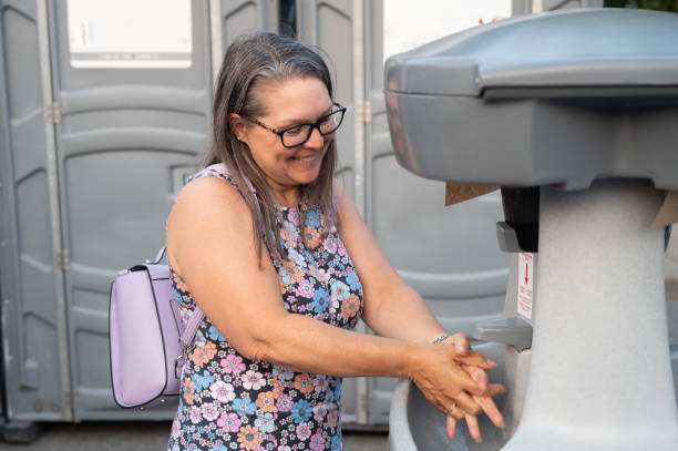 Best Portable bathroom rental  in Fairmount, IN